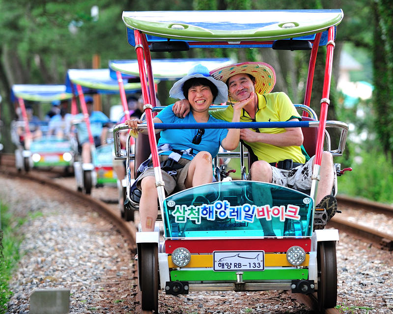 駕著三陟海洋鐵路自行車可以欣賞到東海岸的秀麗風光