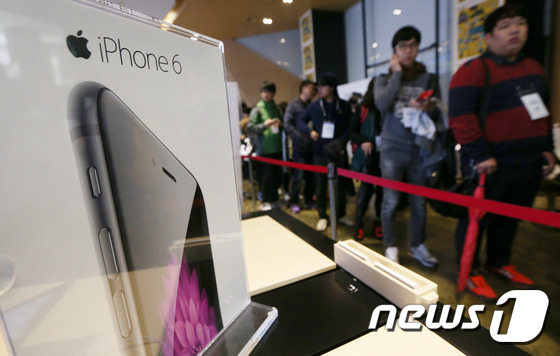 iPhone6“襲”韓 運(yùn)營(yíng)商攜手“果粉”熱情迎接（組圖）