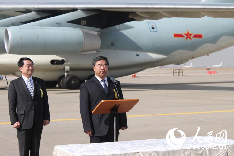 中國駐韓國大使為志愿軍烈士遺骸覆蓋國旗【高清組圖】