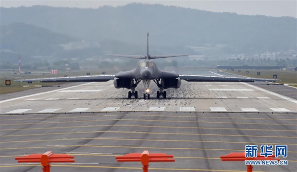 9月21日，美軍B-1B轟炸機在美軍駐韓國烏山空軍基地著陸。駐韓美軍司令部21日發表聲明，證實美軍B-1B轟炸機當天飛抵韓國，并稱這是韓美為加強同盟采取的第一階段軍事措施。 新華社/紐西斯通訊社