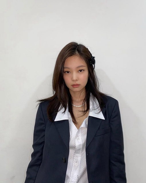 Jennie⵽{ BLACKPINKؚwڼ۽zoˇ˰ȫD